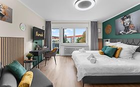 NAMASTÉ Homes - Ferienwohnung mit Balkon - Garage